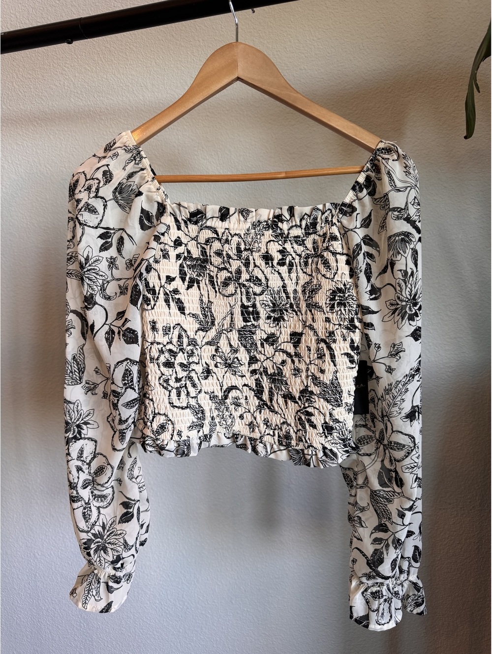 Japna NWT Black White Floral Smocked Crop Top Off Shoulder Long Sleeve Size S